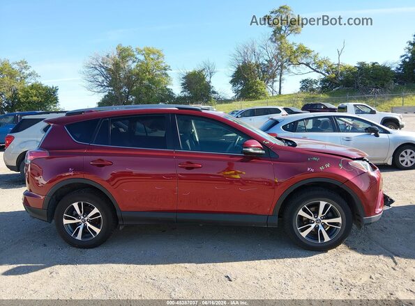 2T3RFREV3JW715737 2018 TOYOTA RAV4 Red Вид задньої частини салону