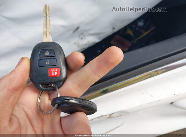 2T3RFREV4GW506743 2016 TOYOTA RAV4 White Widok deski rozdzielczej