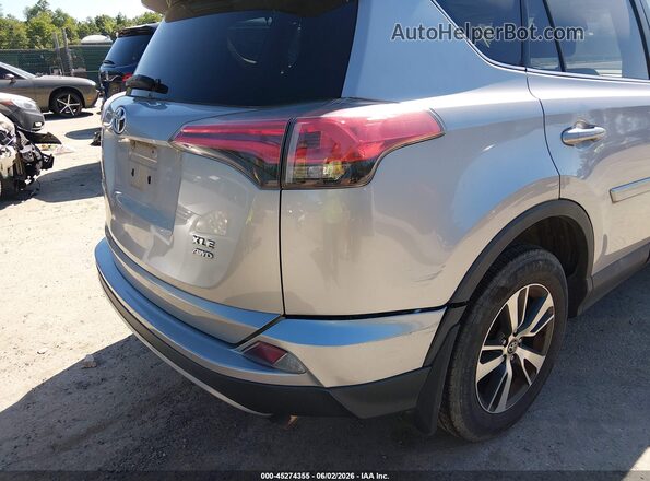 2T3RFREV5HW560229 2017 TOYOTA RAV4 Серебряный Вид спереди
