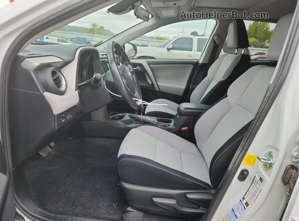 2T3RFREV5HW564233 2017 TOYOTA RAV4 White Սալոնի դիմացի տեսք