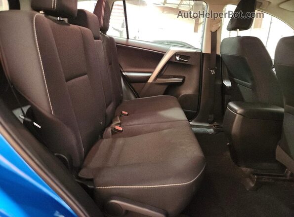 2T3RFREV5JW798619 2018 TOYOTA RAV4 Blue უკანა სალონის ხედი