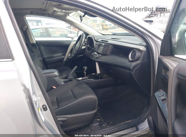 2T3RFREV7JW696092 2018 TOYOTA RAV4 Silver წინა სალონის ხედი