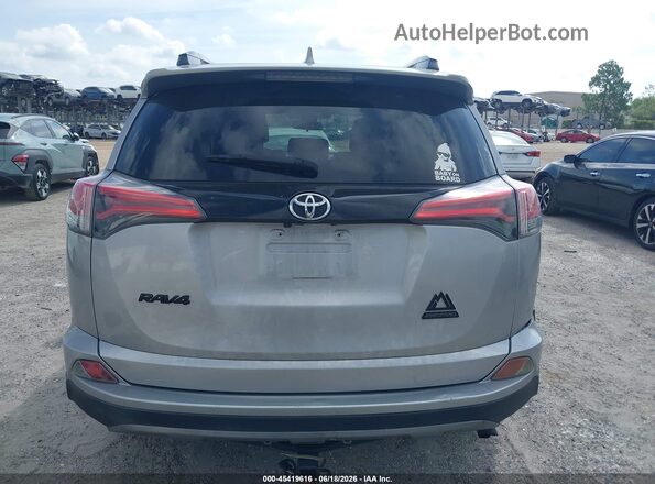 2T3RFREV7JW696092 2018 TOYOTA RAV4 Silver 