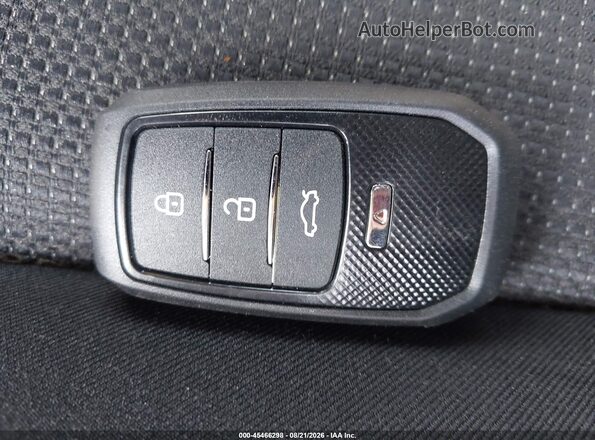 2T3RFREV7JW731813 2018 TOYOTA RAV4 Red Vista del salpicadero