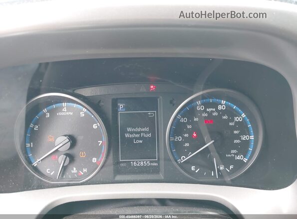 2T3RFREV9JW800775 2018 TOYOTA RAV4 White Widok tylnych siedzeń