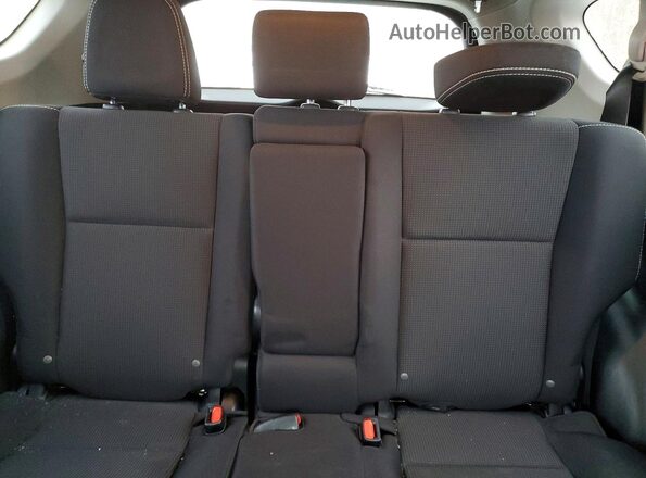 2T3RFREV9JW831170 2018 TOYOTA RAV4 Red Հետևի նստատեղերի տեսք