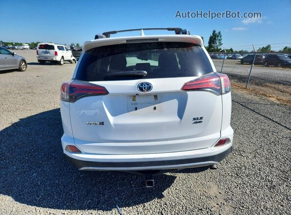 2T3RFREV9JW839138 2018 TOYOTA RAV4 Белый Вид сзади