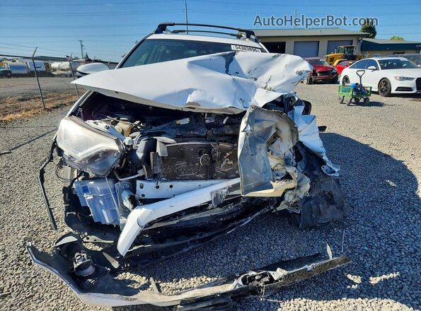 2T3RFREV9JW839138 2018 TOYOTA RAV4 Белый Вид спереди