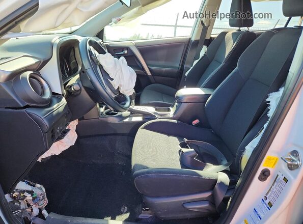 2T3RFREV9JW839138 2018 TOYOTA RAV4 Белый Вид салона спереди