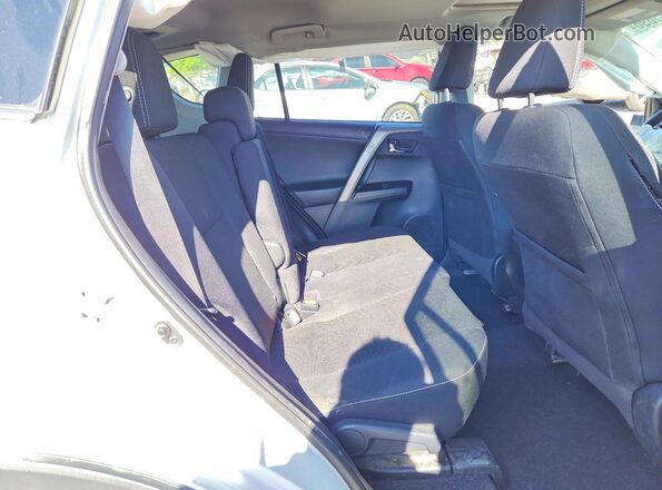 2T3RFREV9JW839138 2018 TOYOTA RAV4 Белый Вид задней части салона