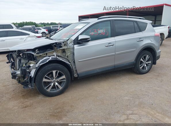 2T3RFREVXHW569007 2017 TOYOTA RAV4 Silver Przód lewy