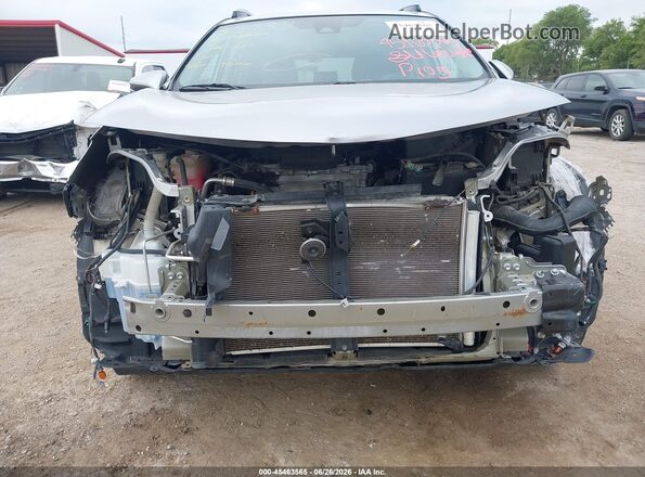 2T3RFREVXHW569007 2017 TOYOTA RAV4 Silver Widok z przodu