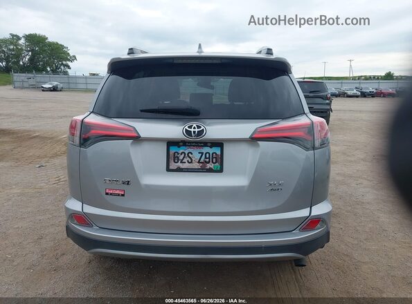 2T3RFREVXHW569007 2017 TOYOTA RAV4 Silver 