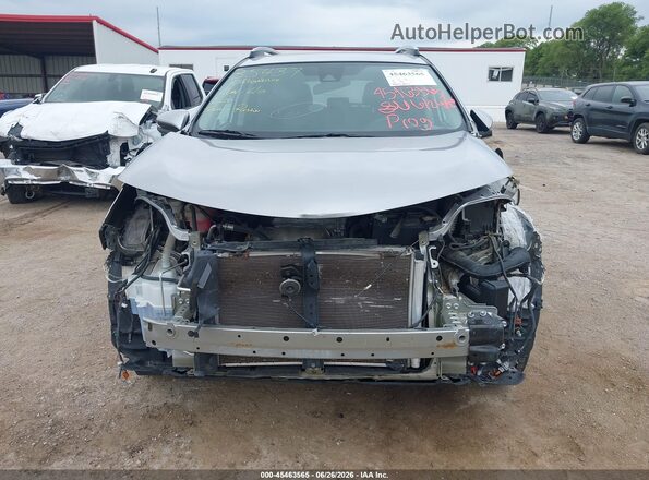 2T3RFREVXHW569007 2017 TOYOTA RAV4 Silver Widok wnętrza z tyłu
