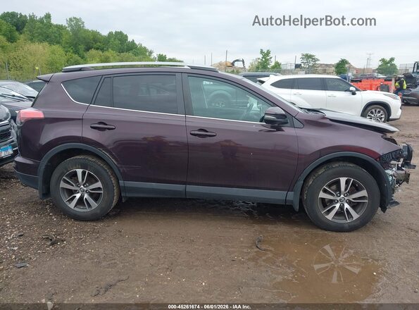 2T3RFREVXHW658415 2017 TOYOTA RAV4 Maroon Вид задньої частини салону
