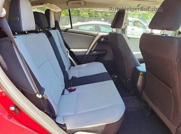 2T3RFREVXJW722572 2018 TOYOTA RAV4 Red Rear interior view