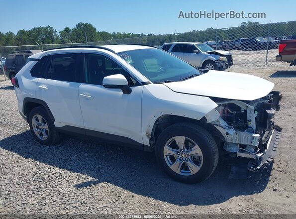 2T3RWRFV9NW132092 2022 TOYOTA RAV4 HYBRID White Rear interior view