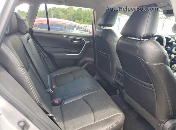2T3RWRFV9RW202292 2024 TOYOTA RAV4 Silver Սալոնի հետևի տեսք