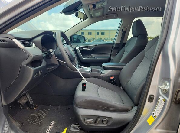 2T3W1RFV0LC035623 2020 TOYOTA RAV4 Silver Вид салону спереду