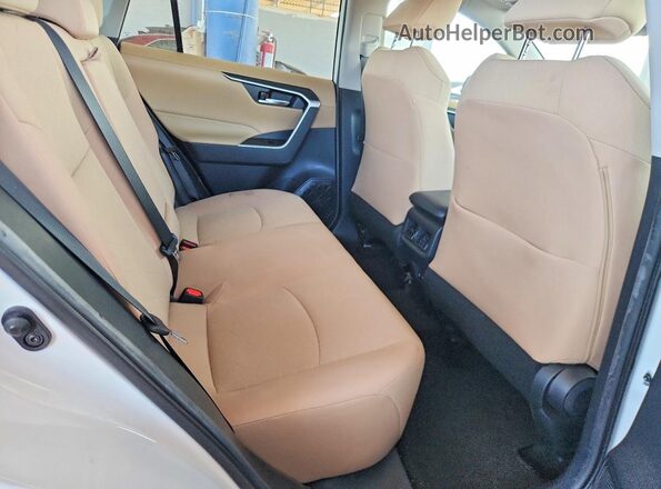 2T3W1RFV1MW159660 2021 TOYOTA RAV4 White Rear interior view