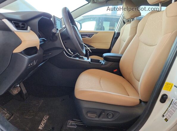 2T3W1RFV1MW159660 2021 TOYOTA RAV4 White Front interior view
