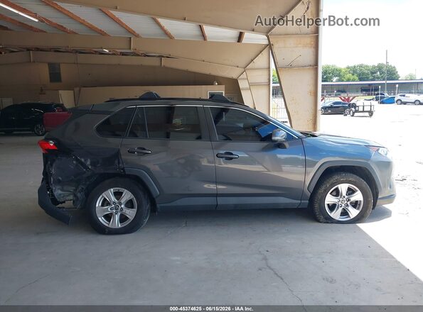 2T3W1RFV2MC107522 2021 TOYOTA RAV4 Серый Вид задней части салона