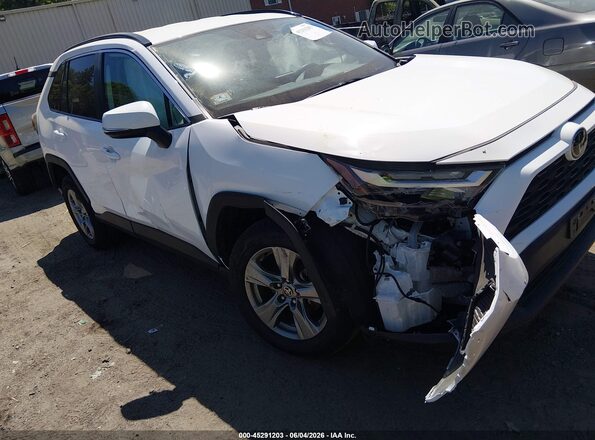2T3W1RFV2RW319665 2024 TOYOTA RAV4 White Widok z przodu