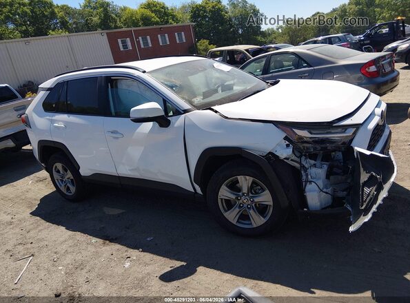 2T3W1RFV2RW319665 2024 TOYOTA RAV4 White Widok wnętrza z tyłu