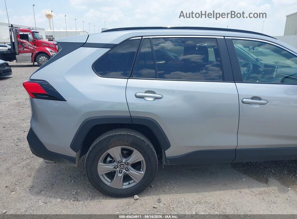 2T3W1RFV2SW387437 2025 TOYOTA RAV4 Silver Դիմացի տեսք