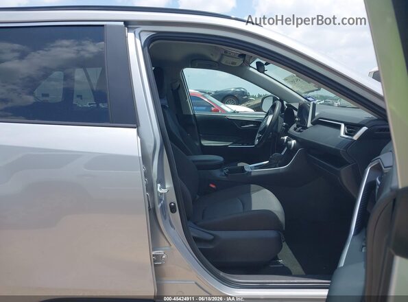 2T3W1RFV2SW387437 2025 TOYOTA RAV4 Silver Սալոնի դիմացի տեսք