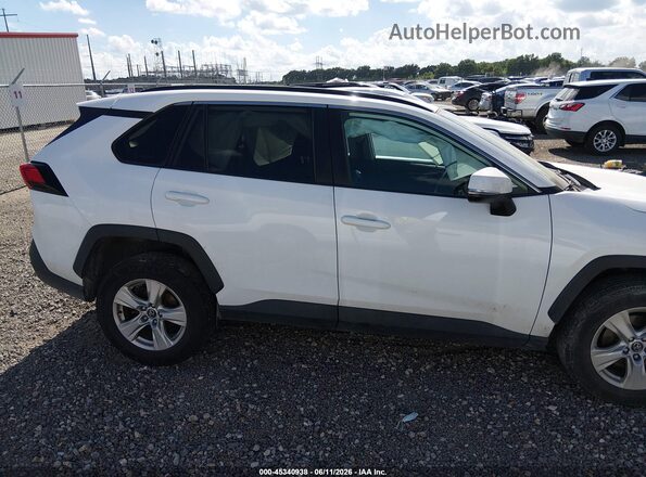 2T3W1RFV3MW113943 2021 TOYOTA RAV4 White Vista interior trasera