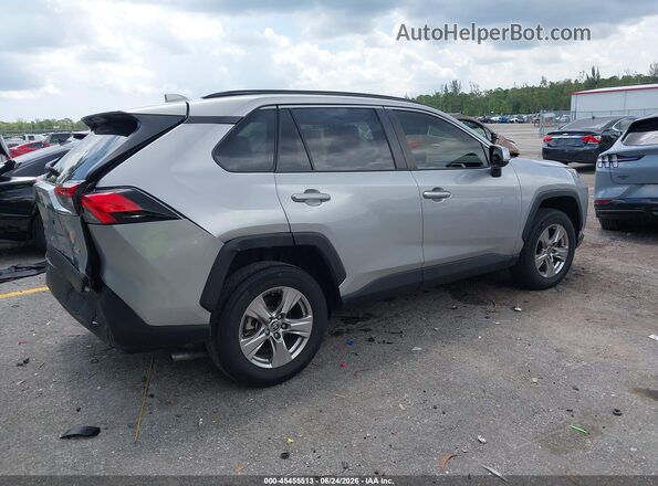 2T3W1RFV4NC203413 2022 TOYOTA RAV4 Серебряный Задняя правая четверть