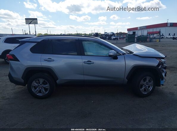 2T3W1RFV4SC361939 2025 TOYOTA RAV4 Silver Սալոնի հետևի տեսք