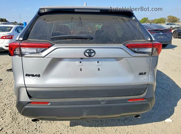 2T3W1RFV6SW431116 2025 TOYOTA RAV4 Silver Widok z tyłu