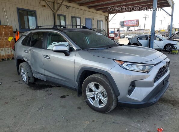 2T3W1RFV8LC044831 2020 TOYOTA RAV4 Silver Передня права чверть