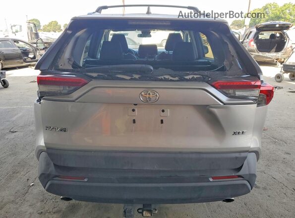 2T3W1RFV8LC044831 2020 TOYOTA RAV4 Silver Вид ззаду