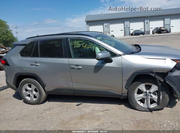 2T3W1RFV8LC059698 2020 TOYOTA RAV4 Silver Вид задньої частини салону