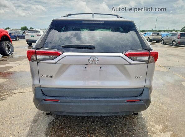 2T3W1RFV8LW098628 2020 TOYOTA RAV4 Silver Rear view