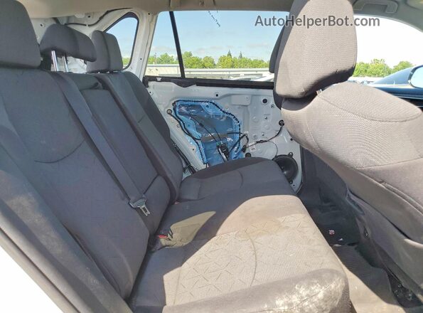 2T3W1RFV8MC104172 2021 TOYOTA RAV4 White Rear interior view