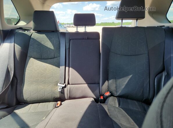 2T3W1RFVXPW279249 2023 TOYOTA RAV4 White Widok tylnych siedzeń