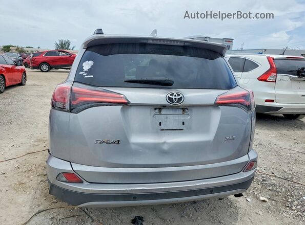 2T3WFREV0HW364640 2017 TOYOTA RAV4 Gray Вид ззаду
