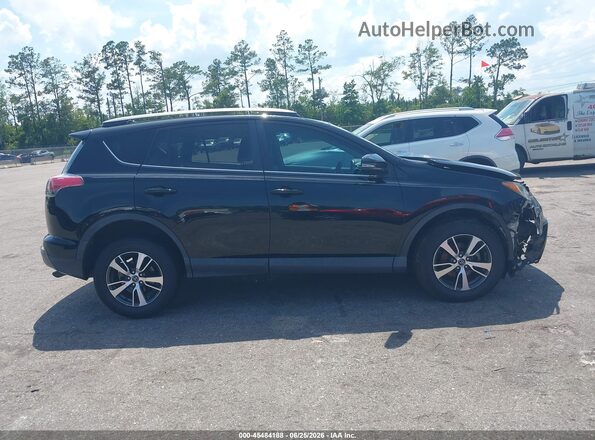 2T3WFREV0HW382037 2017 TOYOTA RAV4 Черный Вид задней части салона