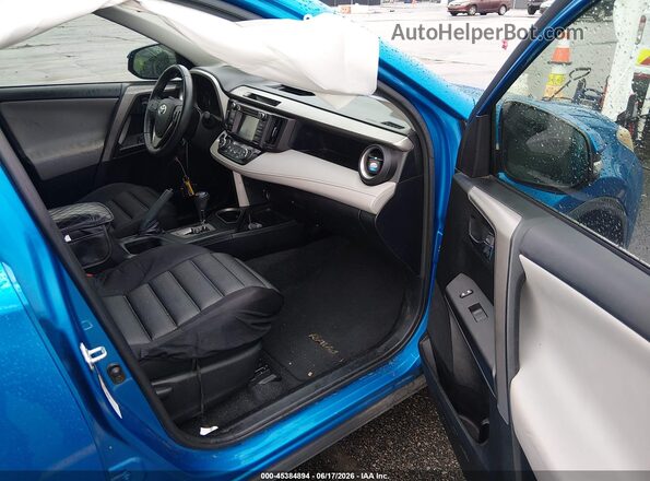2T3WFREV0HW387383 2017 TOYOTA RAV4 Blue წინა სალონის ხედი