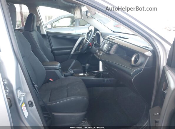 2T3WFREV0JW439052 2018 TOYOTA RAV4 Silver წინა სალონის ხედი