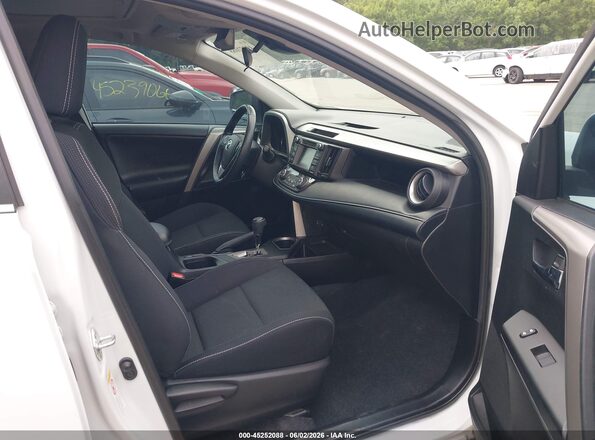 2T3WFREV0JW458197 2018 TOYOTA RAV4 White Widok wnętrza z przodu