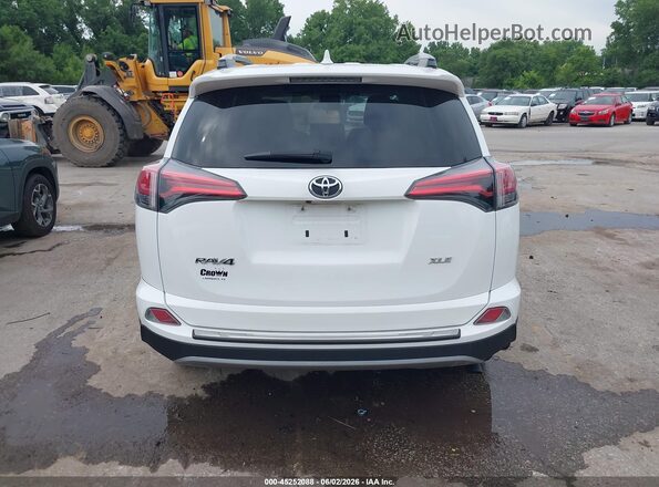 2T3WFREV0JW458197 2018 TOYOTA RAV4 White 