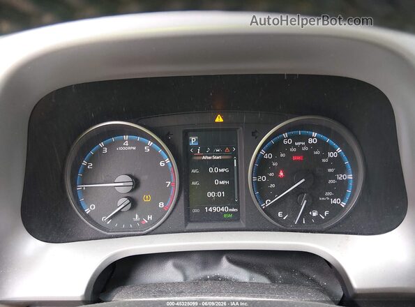 2T3WFREV5HW392157 2017 TOYOTA RAV4 White Widok tylnych siedzeń