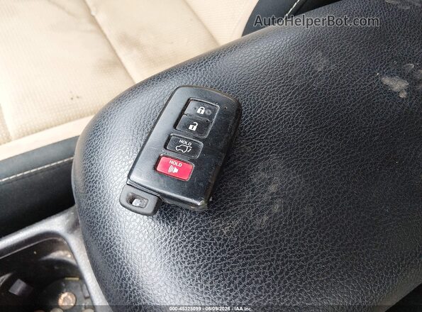2T3WFREV5HW392157 2017 TOYOTA RAV4 White Widok deski rozdzielczej
