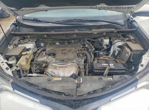 2T3WFREV6JW517513 2018 TOYOTA RAV4 White Rear interior view