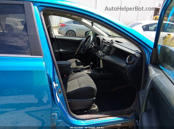 2T3WFREV7HW364568 2017 TOYOTA RAV4 Blue Front interior view